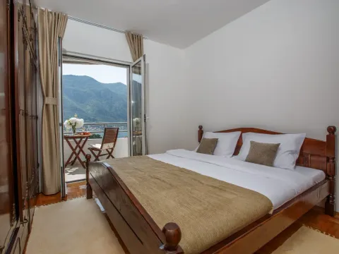 Rent, two bedroom apartment, 69m², Dobrota, Kotor - image 14