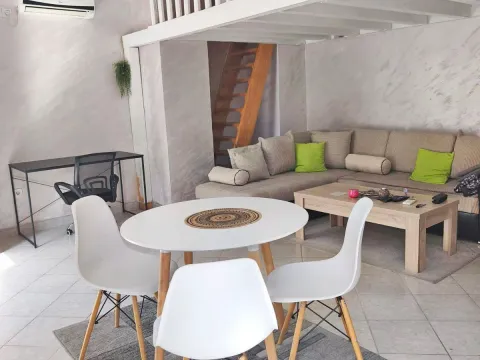 Rent, studio apartment, 40m², Stari Aerodrom, Podgorica - image 11