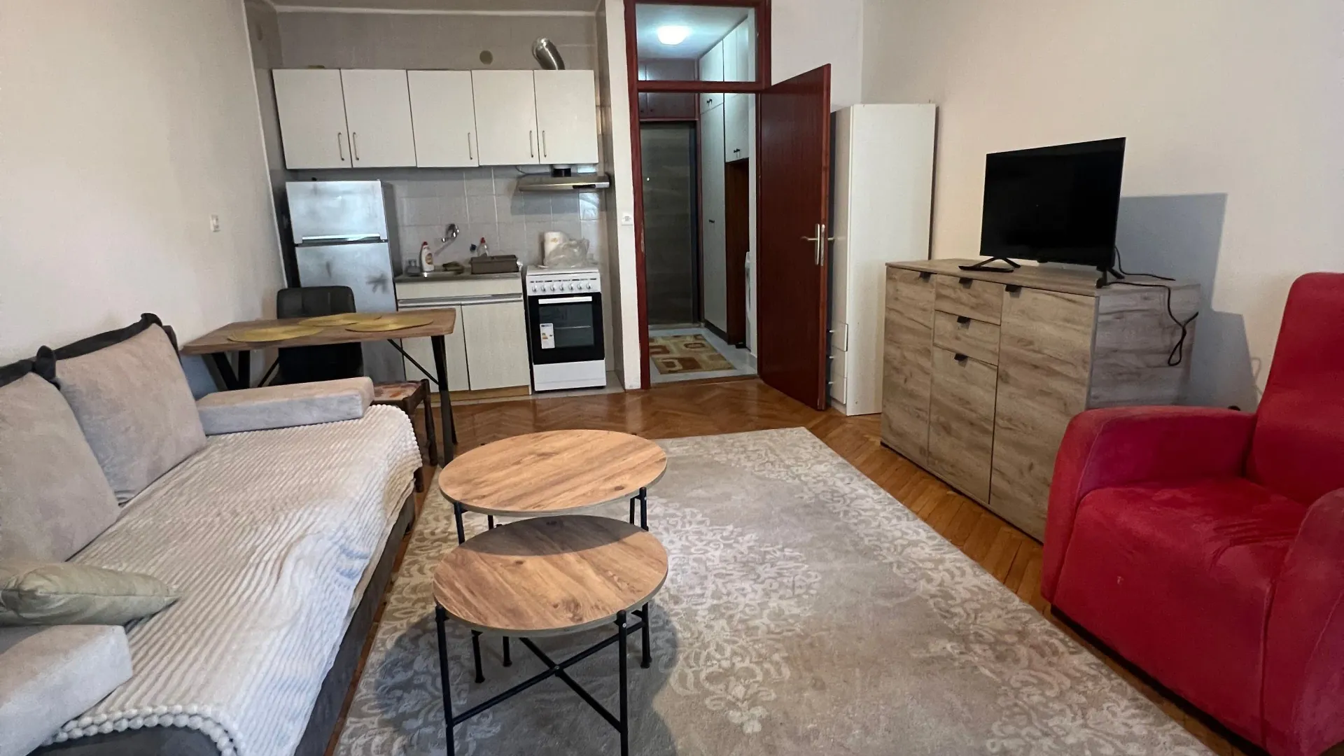 Rent, one bedroom apartment, 37m², Centar, Bar