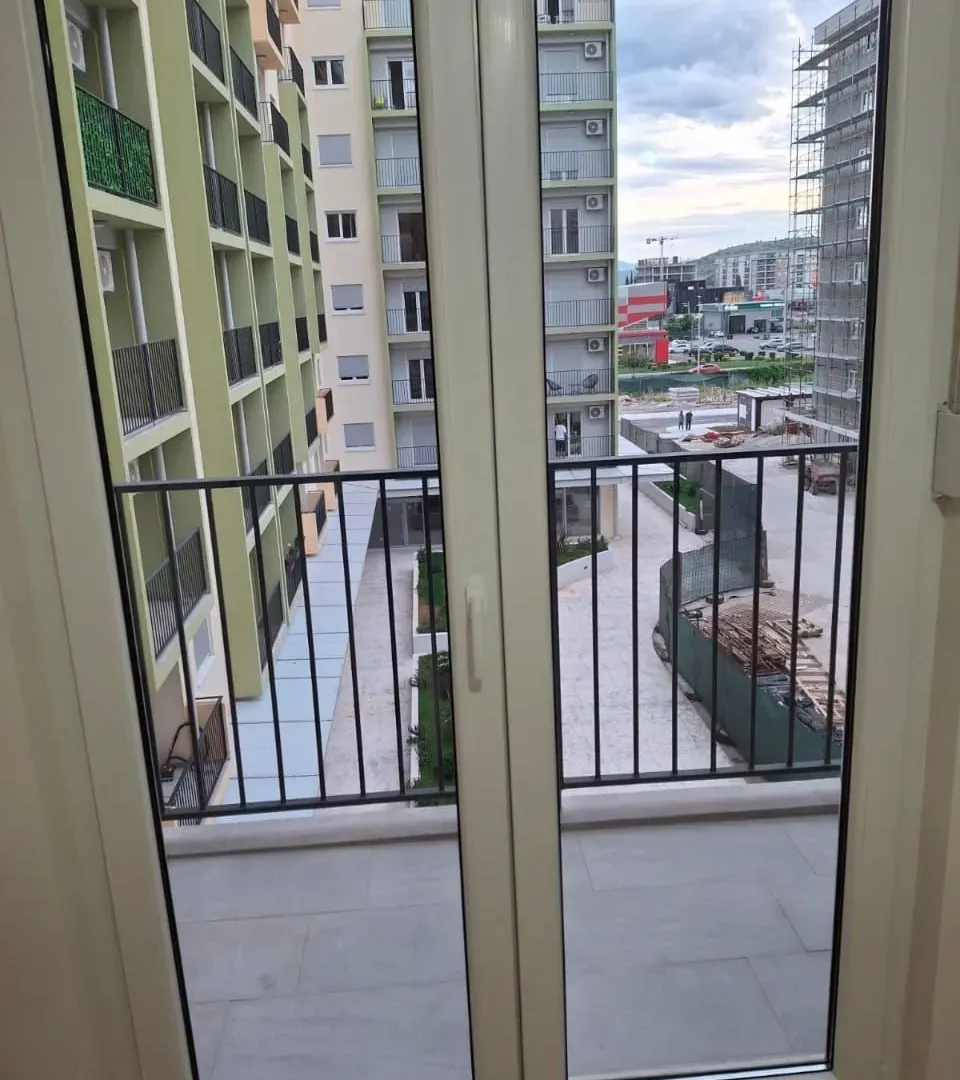 Izdavanje, jednosoban stan, 40m², Pobrežje, Podgorica