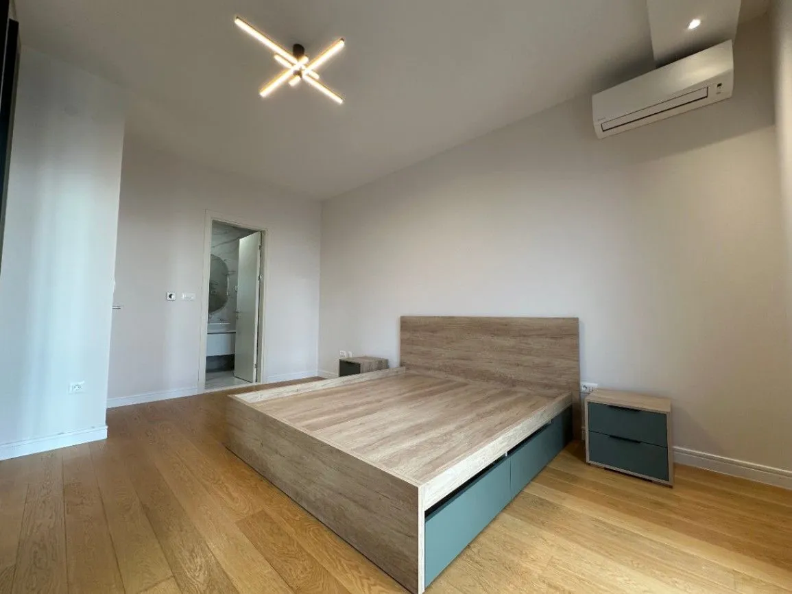 Izdavanje, trosoban stan, 130m², Podgorica, Crna Gora