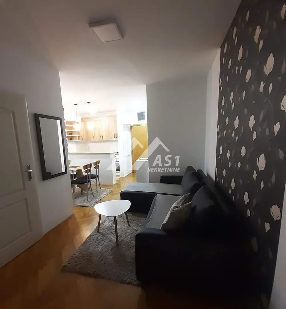 Izdavanje, jednosoban stan, 39m², Bulevar Oslobodjenja, Novi Sad Sve Podlokacije