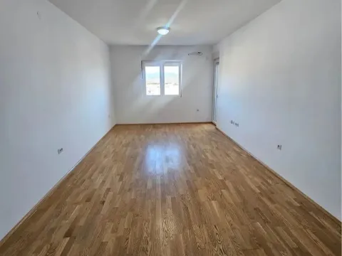 Rent, two bedroom apartment, 66m², Stari Aerodrom, Podgorica - image 2