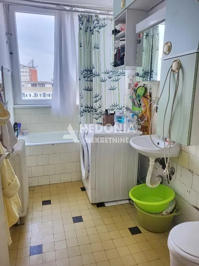 Sale, two bedroom apartment, 77m², Novi Beograd Blok 1 Fontana, Novi Beograd Sve Podlokacije