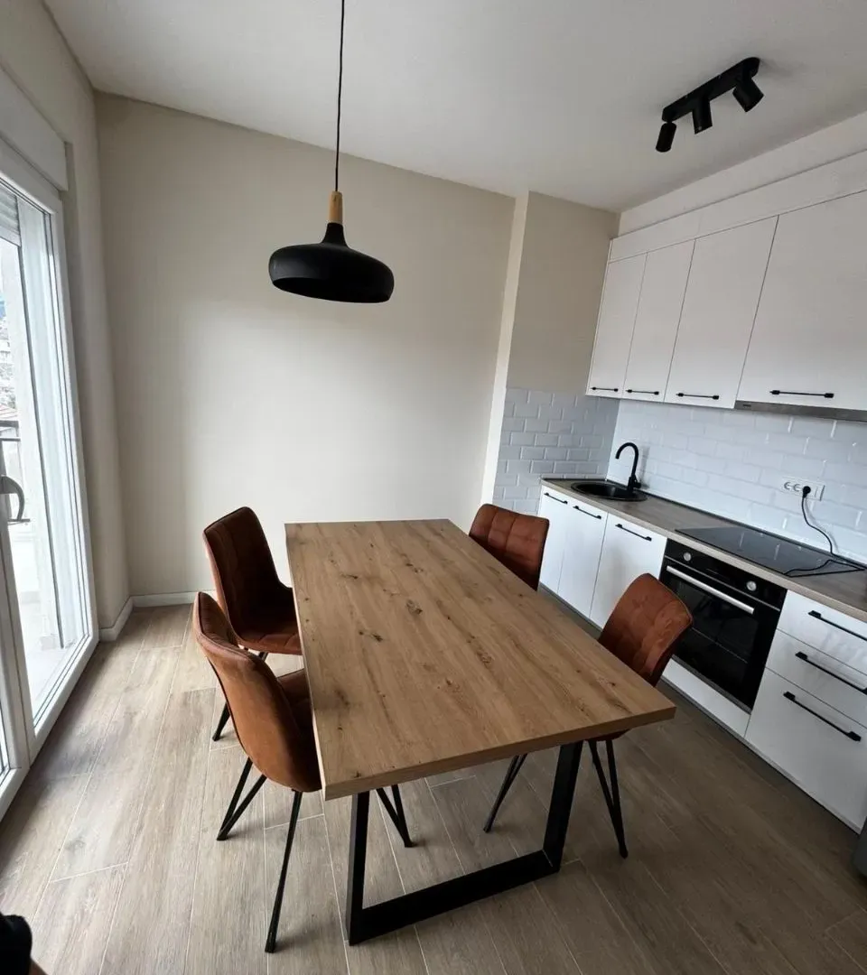 Izdavanje, jednosoban stan, 52m², Kalimanj, Tivat