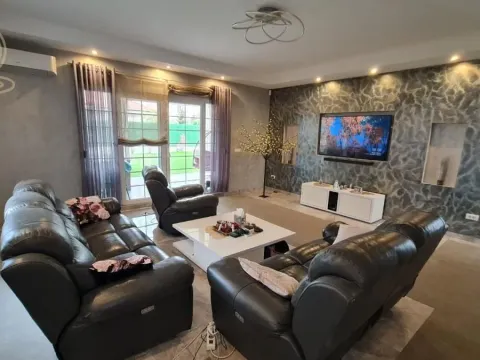 Sale, house, 206m², Palilula Sve Podlokacije, Beograd - image 8