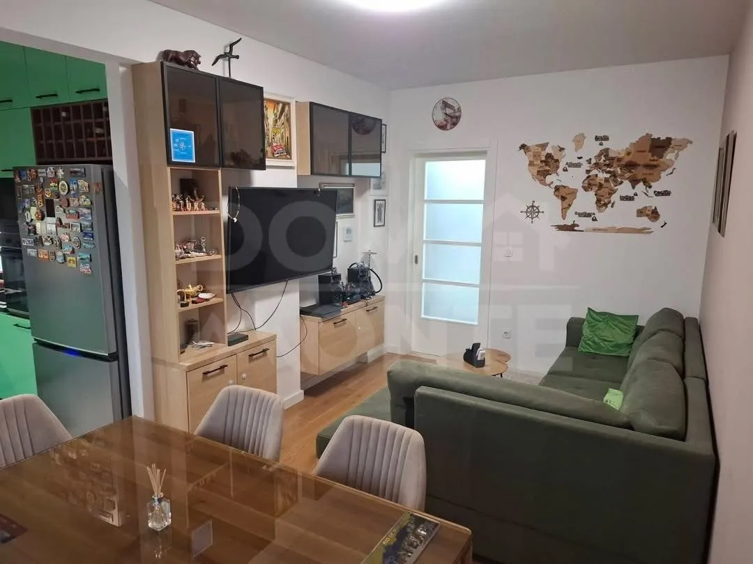 Izdavanje, dvosoban stan, 75m², Tivat, Crna Gora