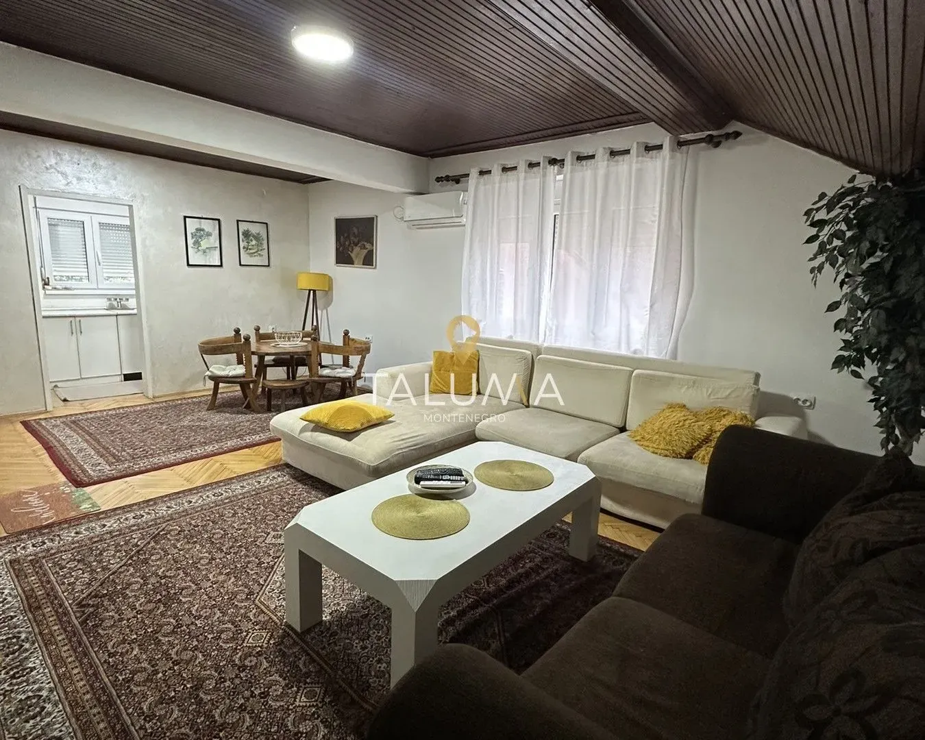 Izdavanje, trosoban stan, 100m², Stari Aerodrom, Podgorica