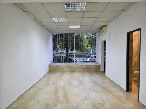 Izdavanje, poslovni prostor, 48m², Podgorica, Crna Gora - image 5