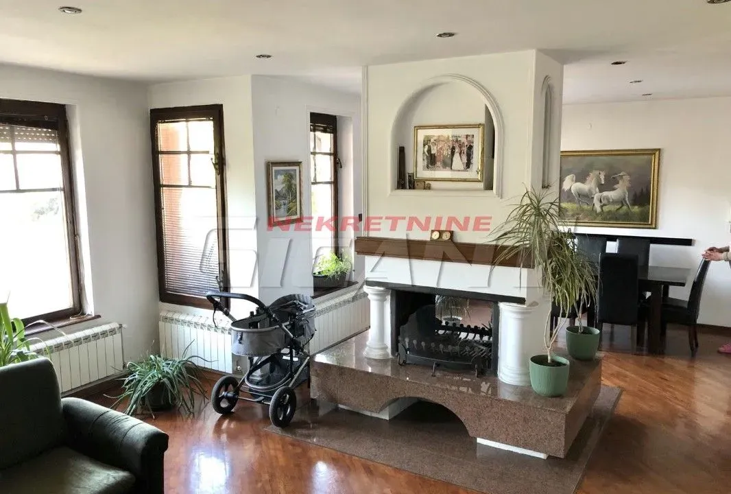 Prodaja, kuća, 350m², Zemun Gornji Grad, Zemun Sve Podlokacije