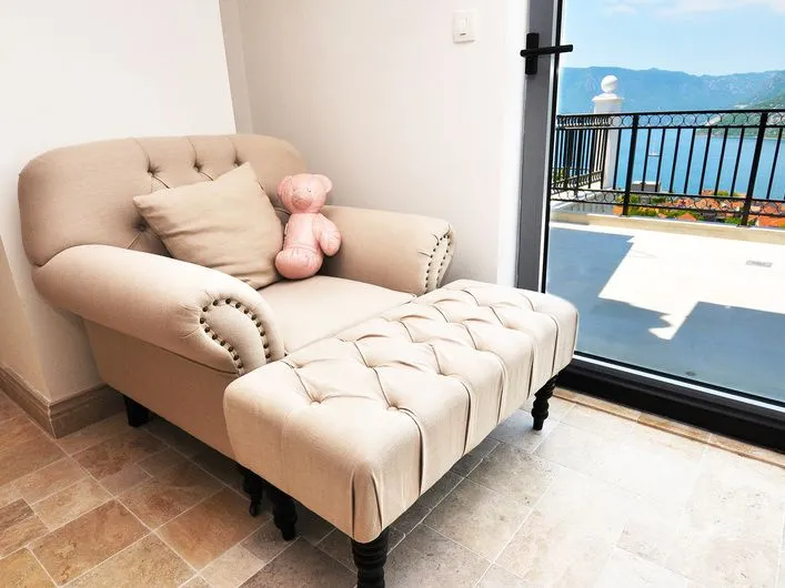 Prodaja, četvorosoban stan, 200m², Risan, Kotor