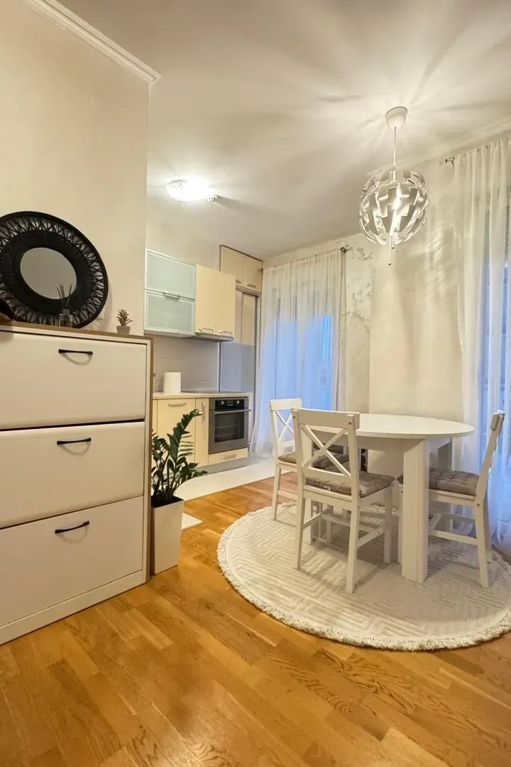 Izdavanje, jednosoban stan, 50m², City Kvart, Podgorica