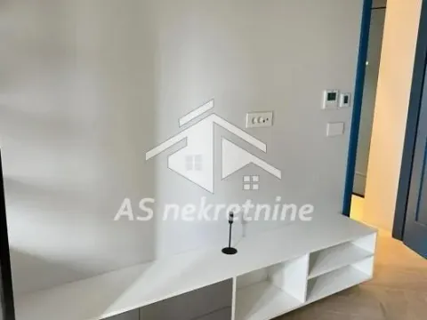 Rent, three bedroom apartment, 145m², Neimar, Vračar Sve Podlokacije - image 10