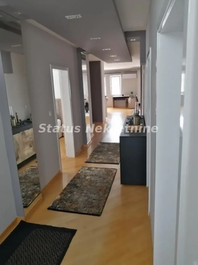 Sale, office space, 330m², Ruma, Srbija