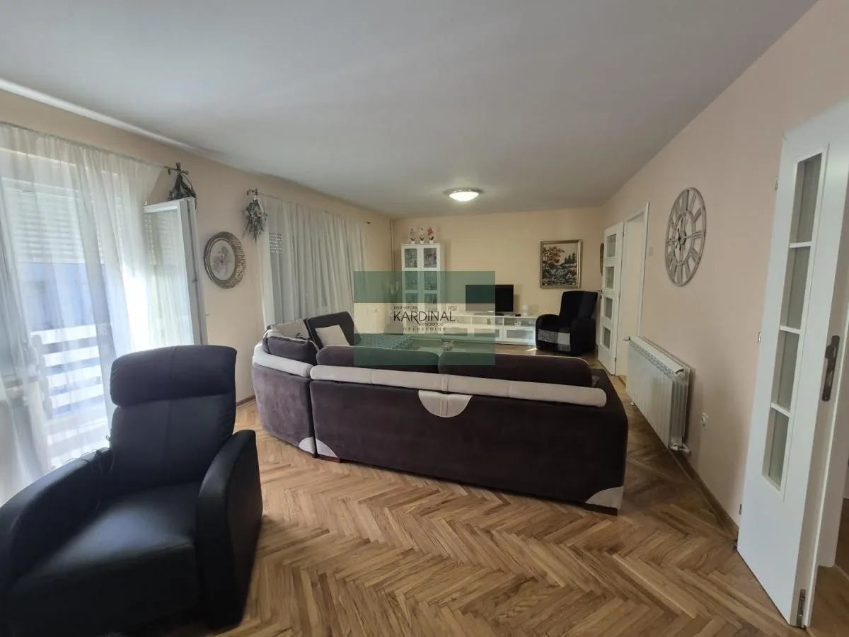 Prodaja, kuća, 379m², Trnava, Jagodina