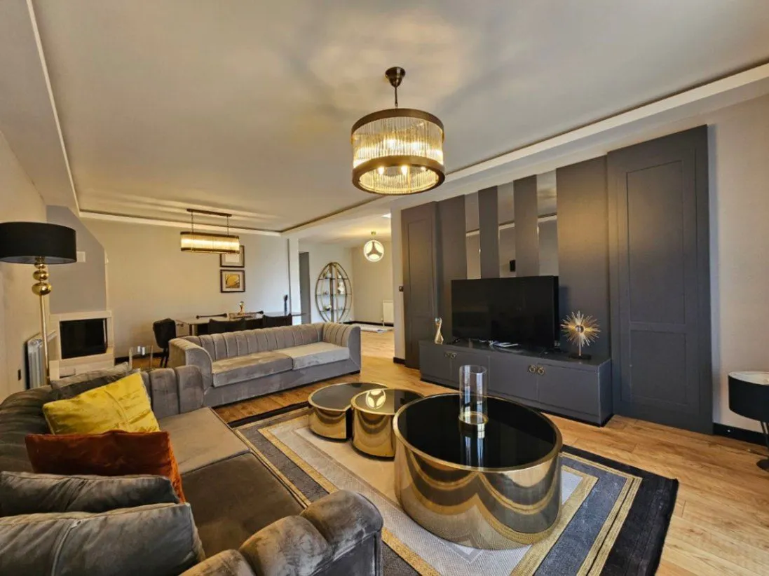 Izdavanje, kuća, 380m², Zeta, Podgorica