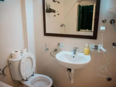 Rent, one bedroom apartment, 40m², Stari Grad Kotor, Kotor - image 13