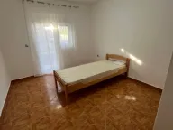 Izdavanje, trosoban stan, 130m2, Zaljevo, Bar