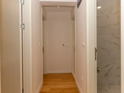 Izdavanje, dvosoban stan, 80m², Preko Morače, Podgorica - image 2