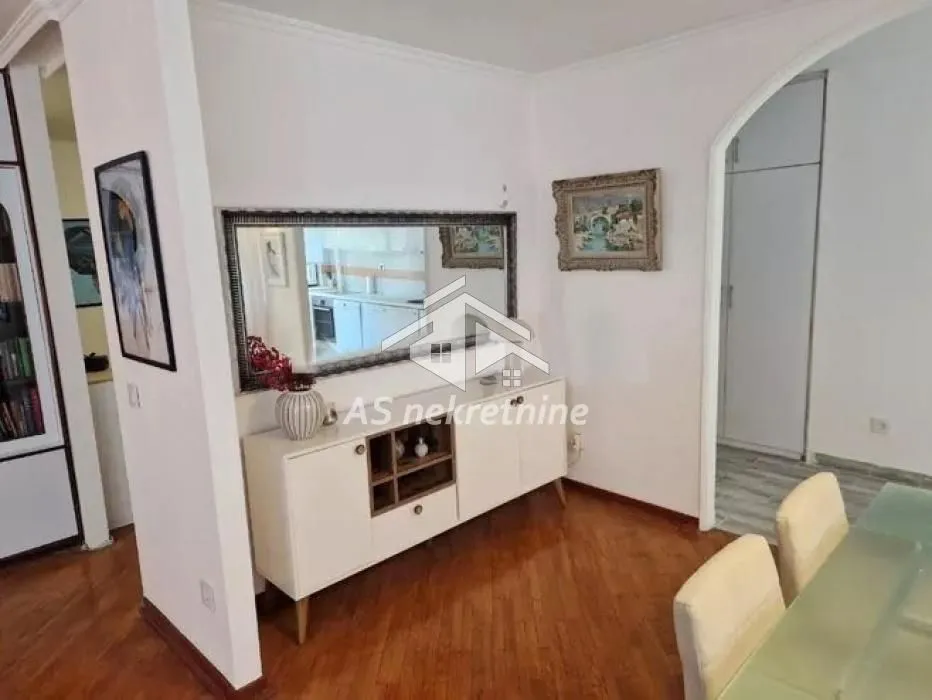 Izdavanje, četvorosoban stan, 102m², Vračar Hram, Vračar Sve Podlokacije