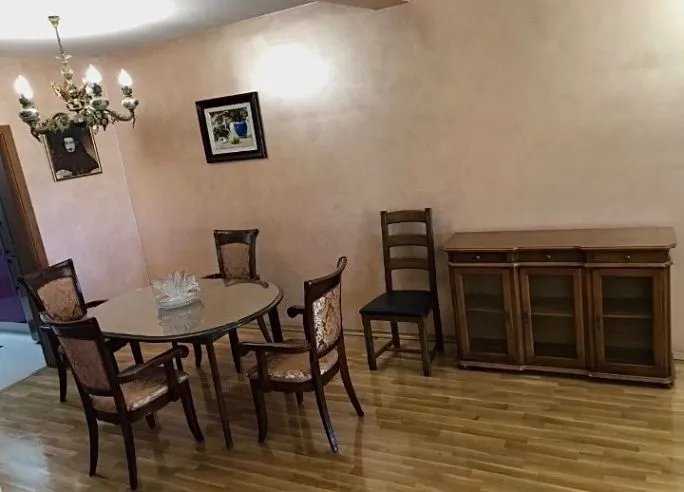 Izdavanje, kuća, 200m², Stari Aerodrom, Podgorica