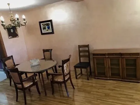 Izdavanje, kuća, 200m², Stari Aerodrom, Podgorica - image 8