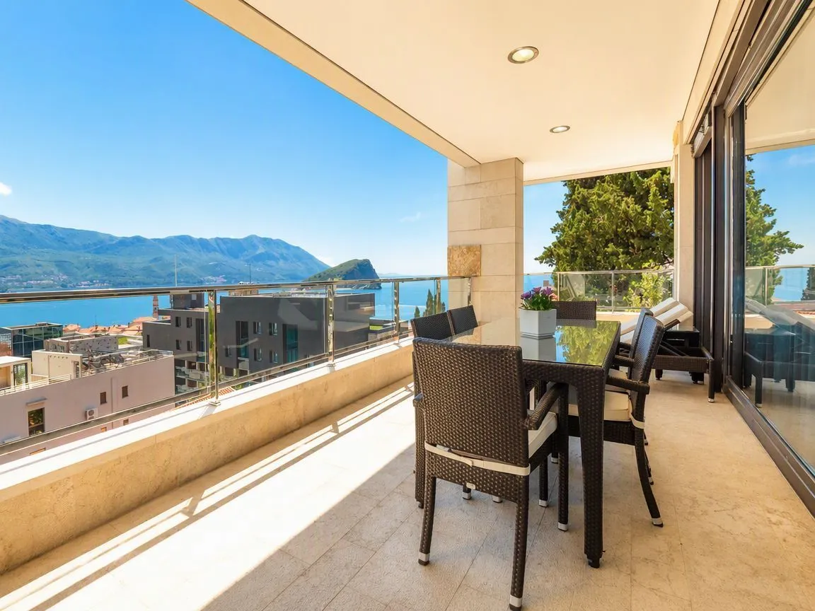Rent, two bedroom apartment, 180m², Budva, Crna Gora