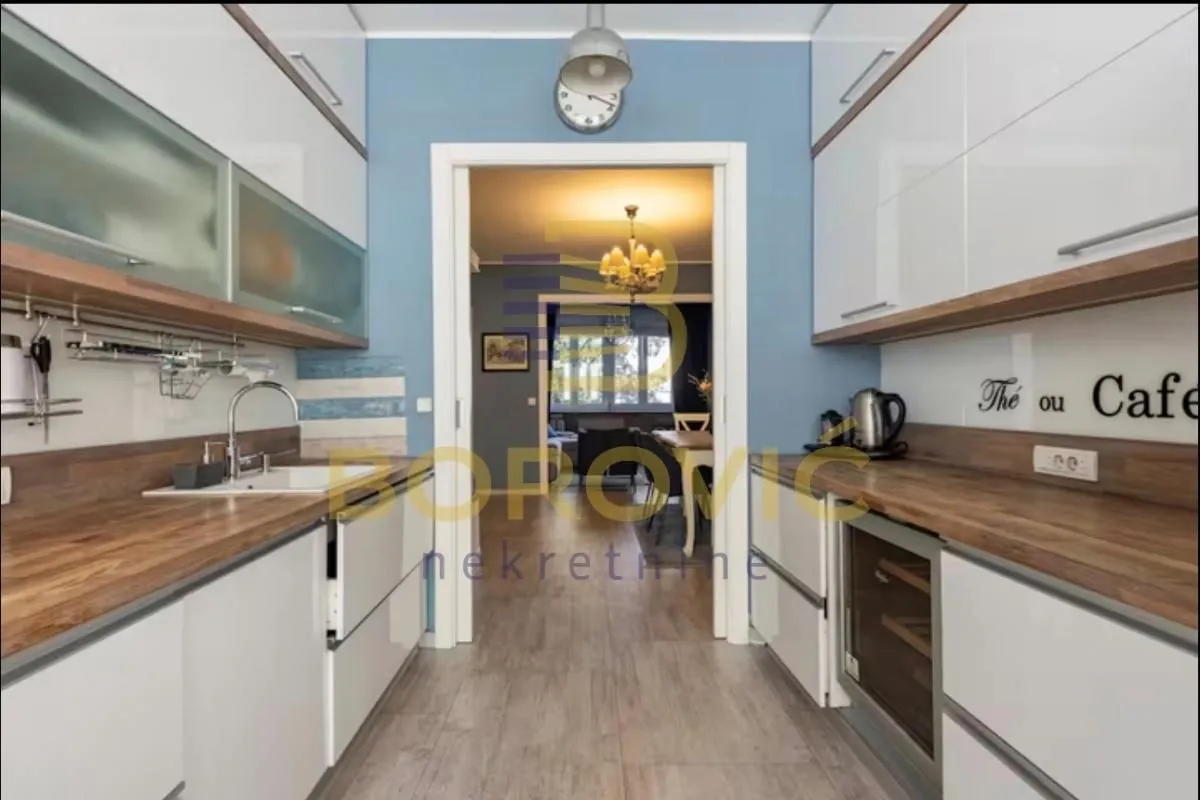 Prodaja, trosoban stan, 77m², Skadarlija, Beograd