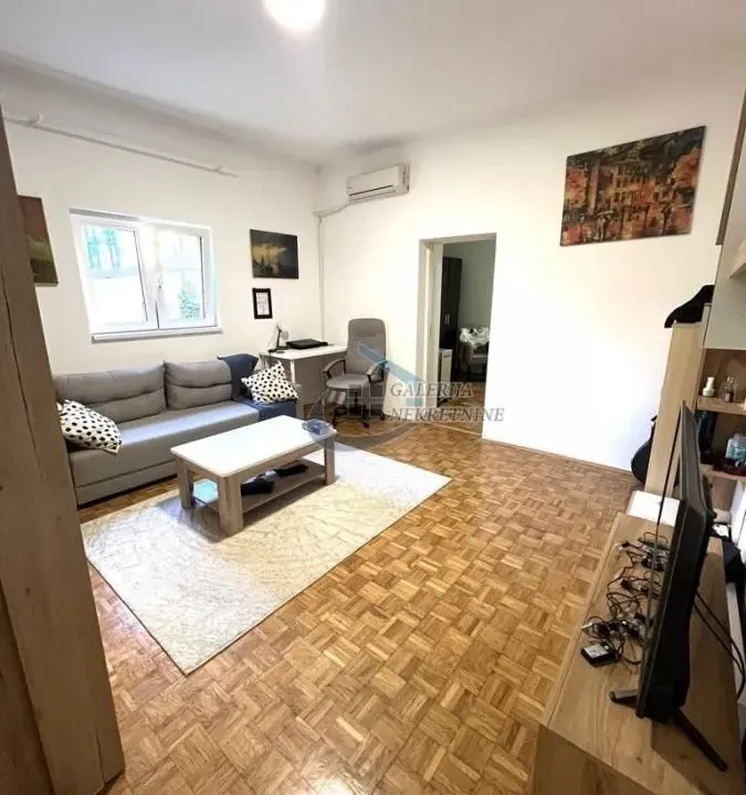 Izdavanje, dvosoban stan, 52m², Slavija, Vračar Sve Podlokacije