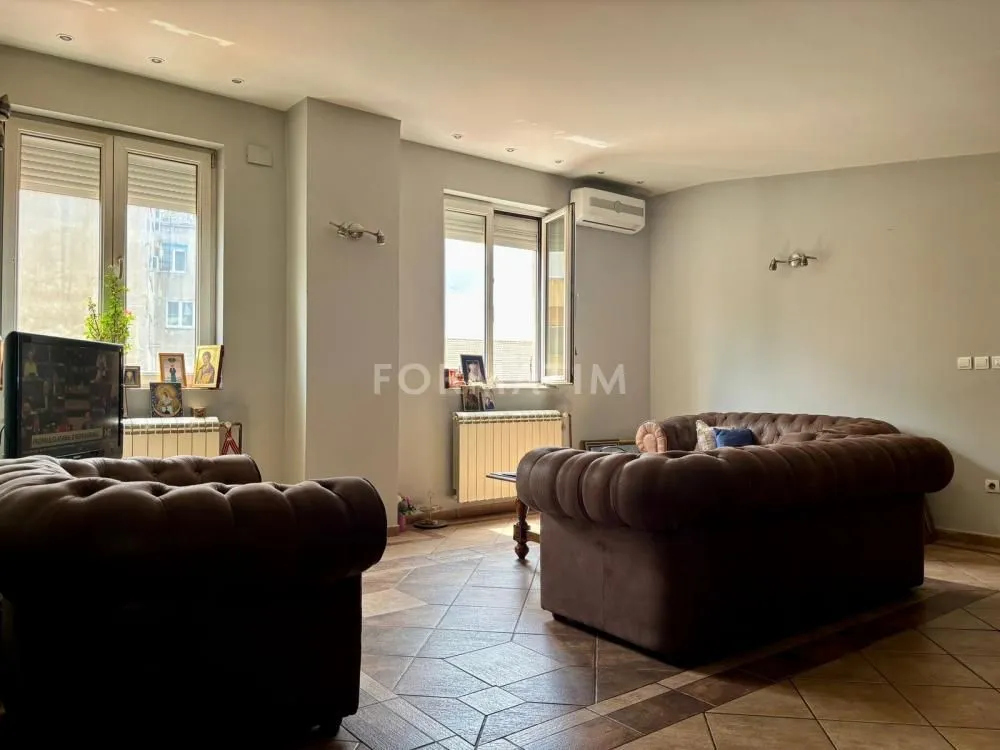 Izdavanje, četvorosoban stan, 120m², Stari Grad, Beograd