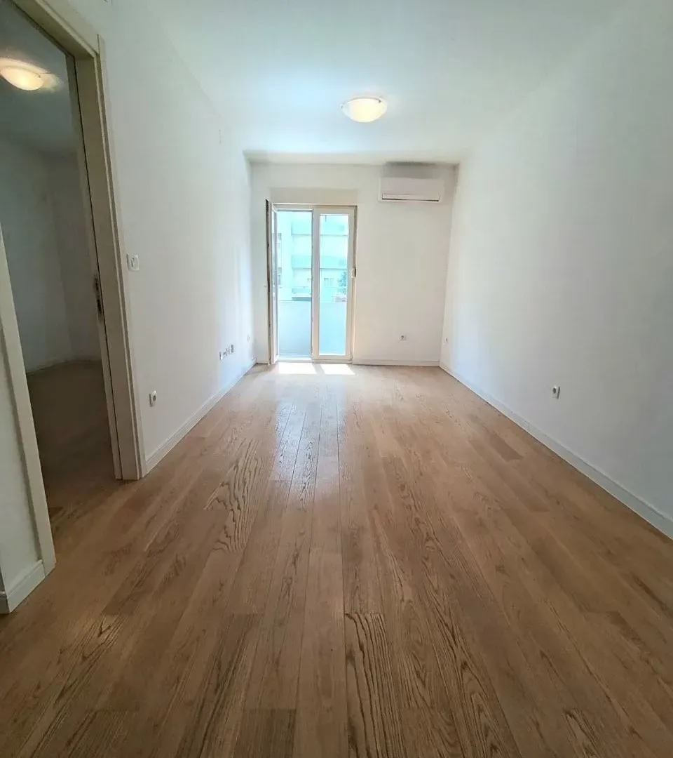 Prodaja, jednosoban stan, 40m², Central Point, Podgorica