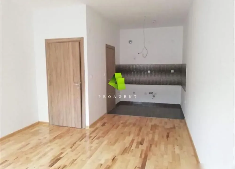 Rent, office space, 56m², Medijana, Niš