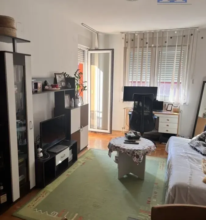 Izdavanje, jednosoban stan, 40m², Grbavica, Novi Sad Sve Podlokacije