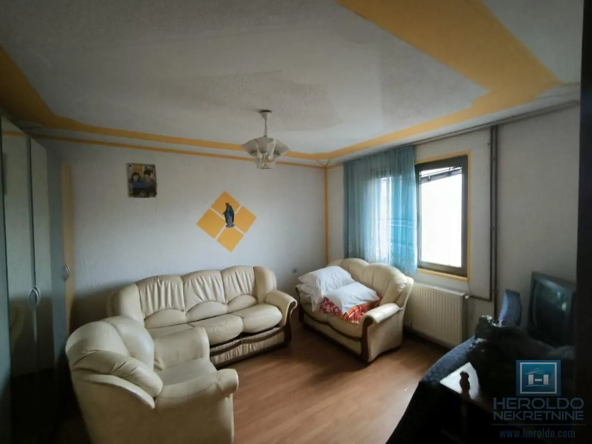 Prodaja, kuća, 251m², Rasputnica, Ćuprija