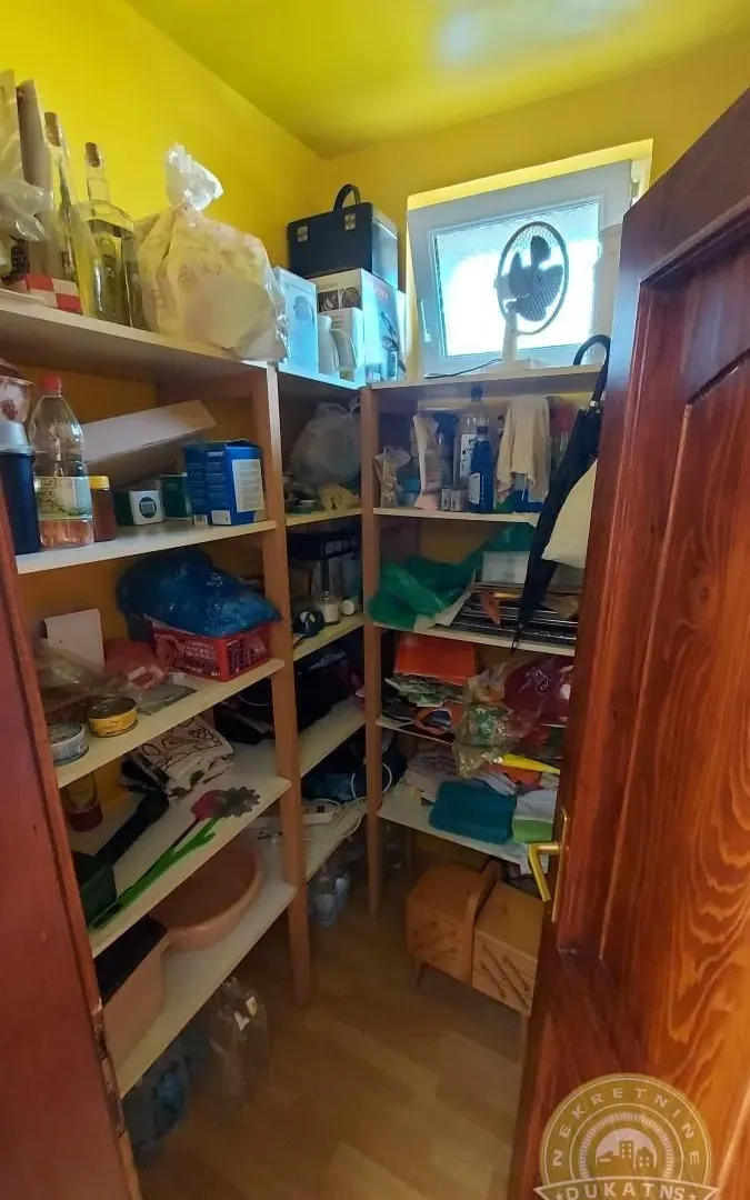 Prodaja, kuća, 340m², Veternik, Novi Sad Sve Podlokacije