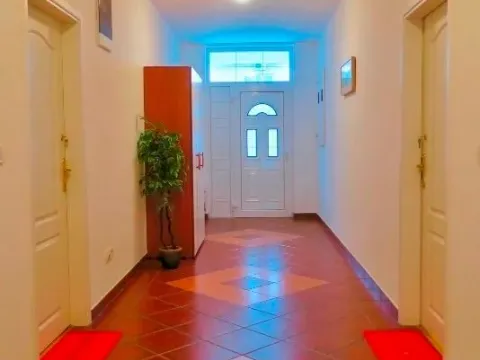 Sale, four bedroom apartment, 118m², Jajinci, Voždovac Sve Podlokacije - image 2