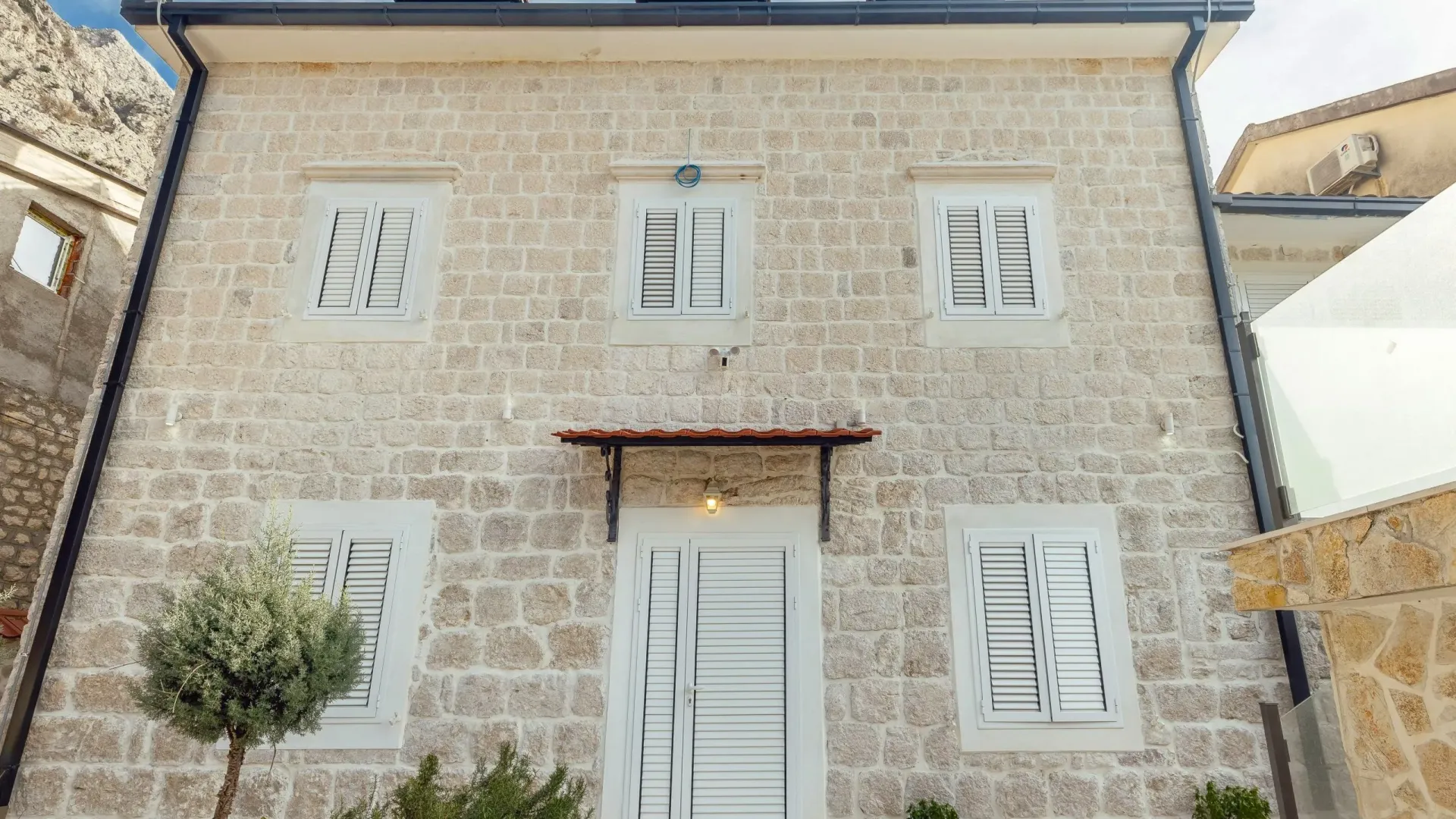 Sale, house, 380m², Ljuta, Kotor