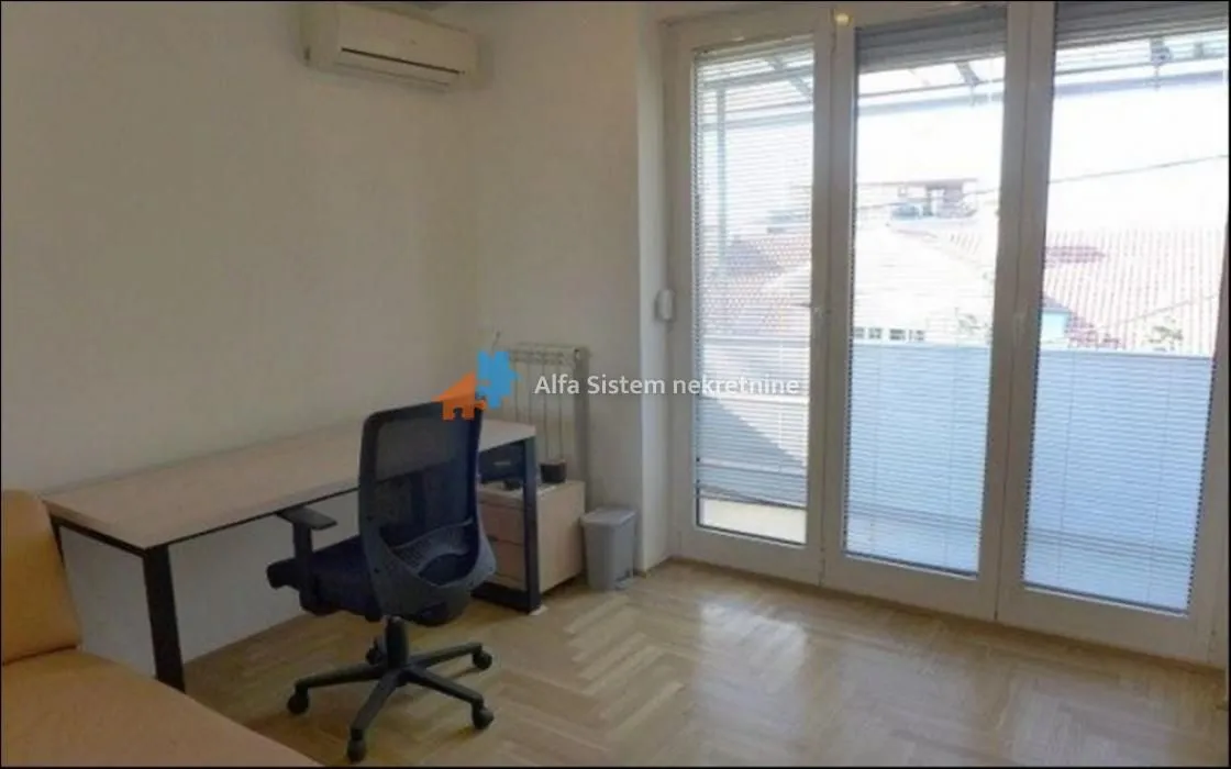 Rent, house, 300m², Čukarica, Beograd