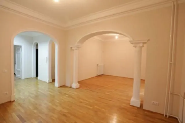 Izdavanje, kuća, 550m², Autokomanda, Voždovac Sve Podlokacije