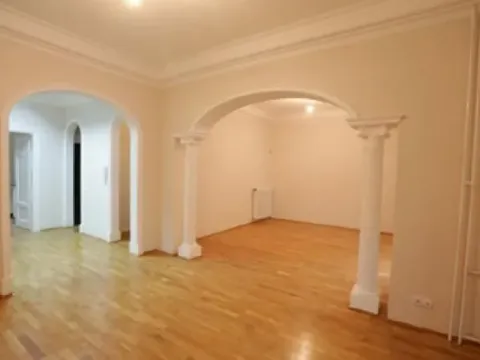 Rent, house, 550m², Autokomanda, Voždovac Sve Podlokacije - image 2