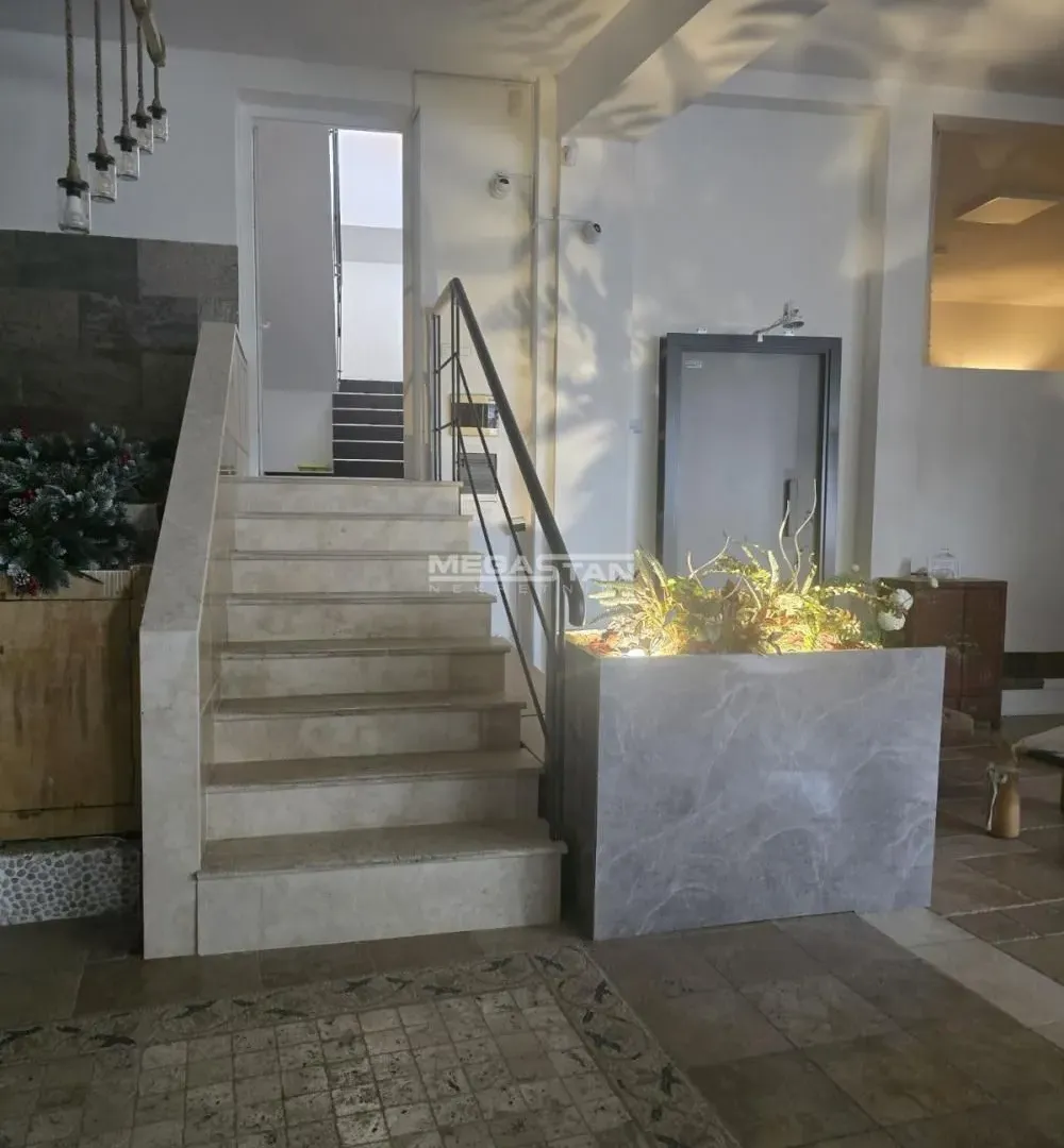 Rent, office space, 330m², Žarkovo, Beograd