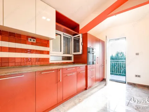 Prodaja, kuća, 194m², Tivat, Crna Gora - image 2