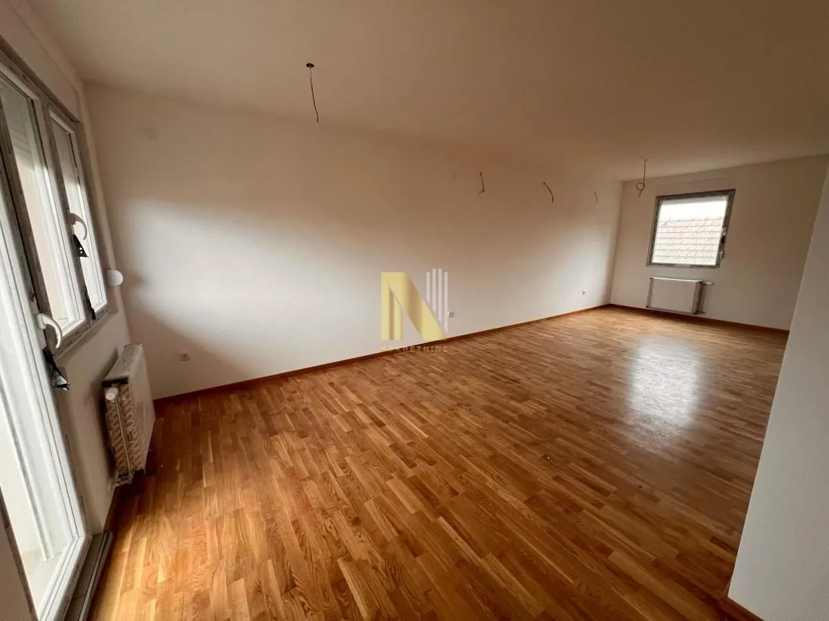 Prodaja, četvorosoban stan, 90m², Lipov gaj, Novi Sad Sve Podlokacije