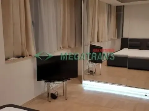 Izdavanje, trosoban stan, 148m², Savski Venac, Beograd - image 9