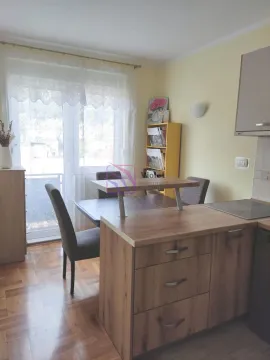 Kuhinja sa trpezarijom i izlazom na terasu. - image 4