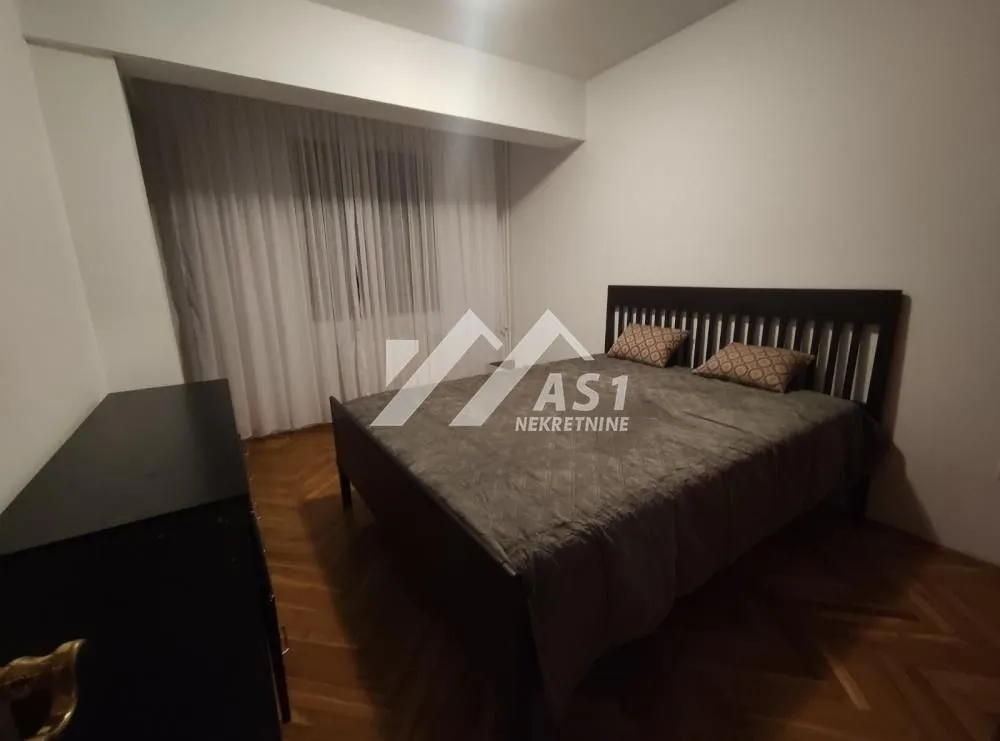 Izdavanje, dvosoban stan, 60m², Centar, Novi Sad
