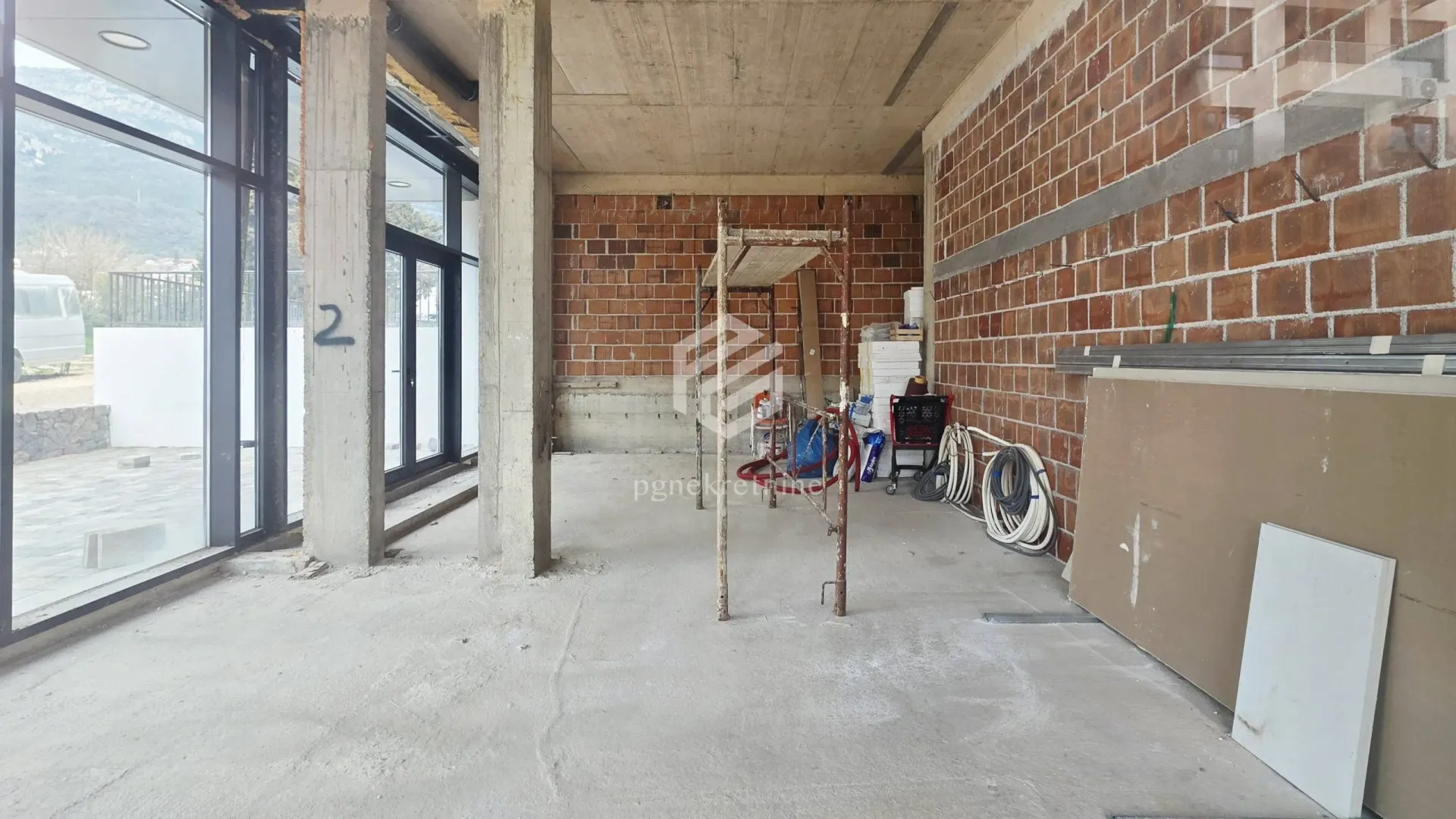 Rent, office space, 55m², Šušanj, Bar