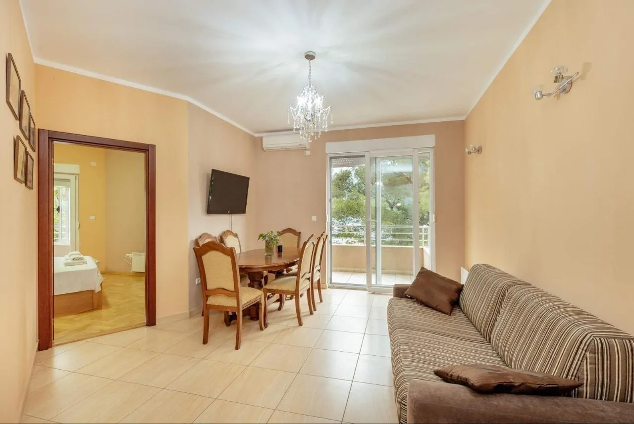 Izdavanje, trosoban stan, 80m², Kumbor, Herceg Novi