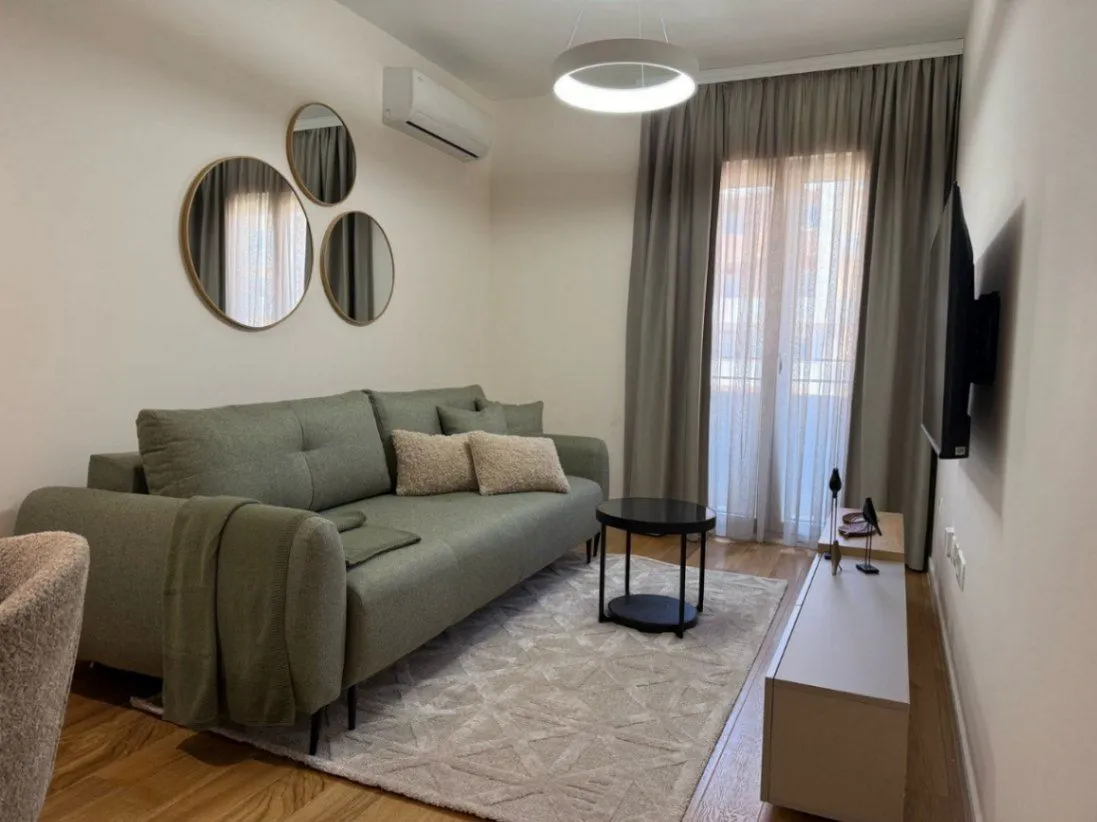 Izdavanje, jednosoban stan, 40m², Central Point, Podgorica