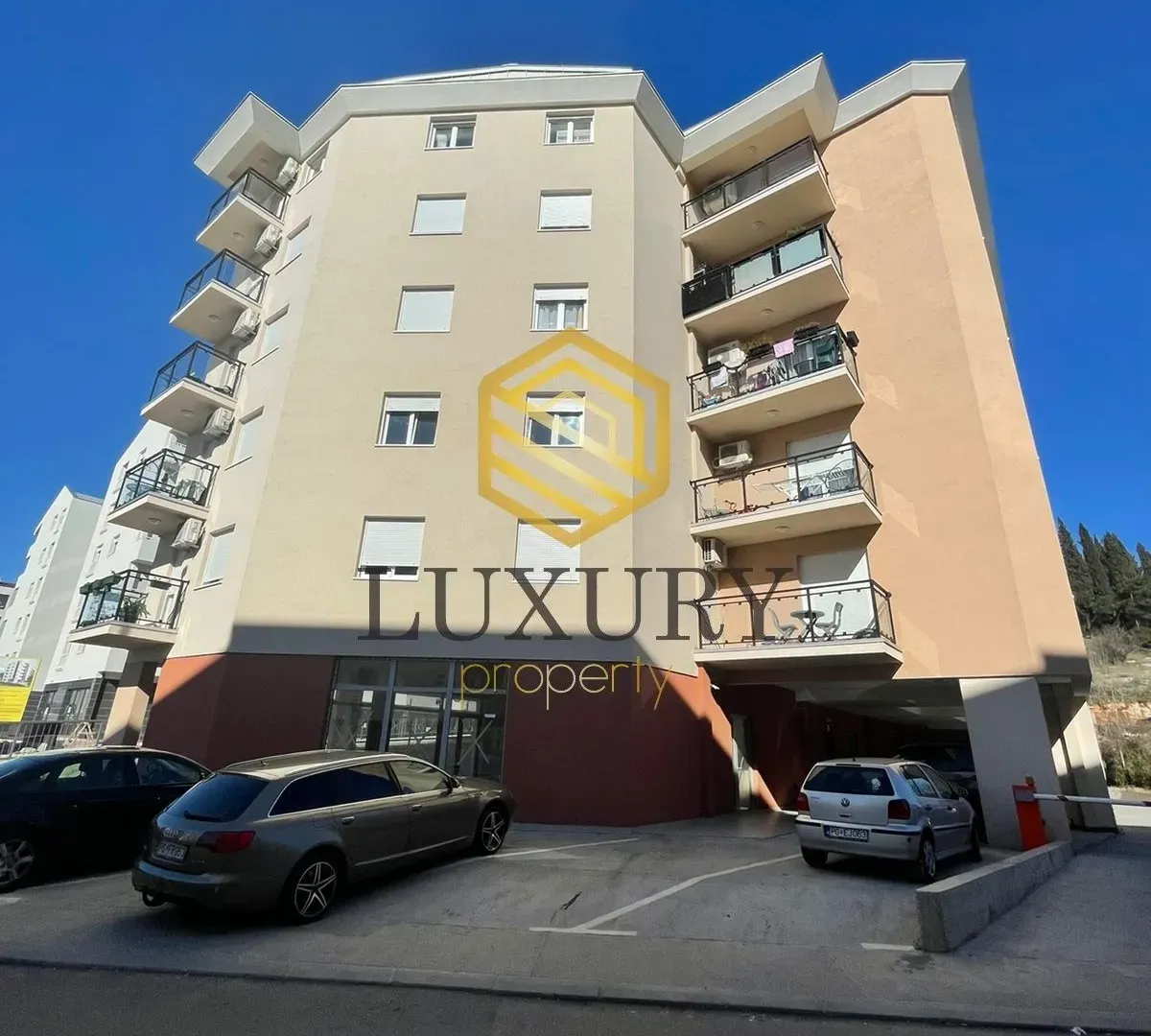 Rent, office space, 90m², Ljubović, Podgorica